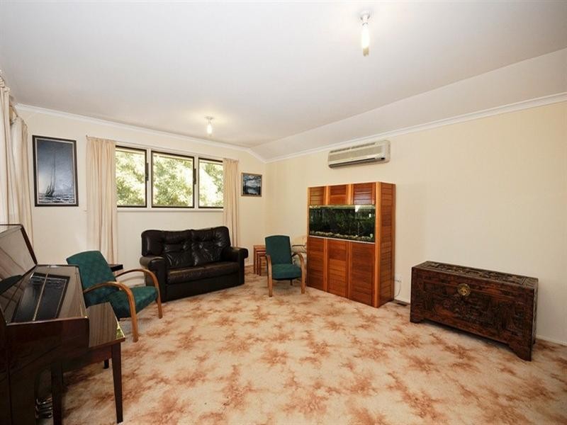 4 DERWENT Close, Croydon Hills VIC 3136