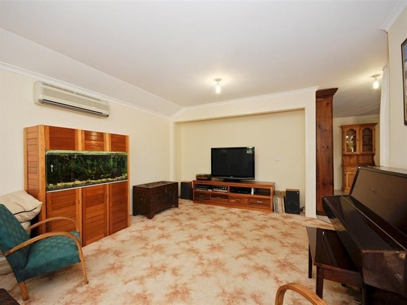 4 DERWENT Close, Croydon Hills VIC 3136