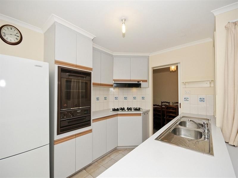 4 DERWENT Close, Croydon Hills VIC 3136