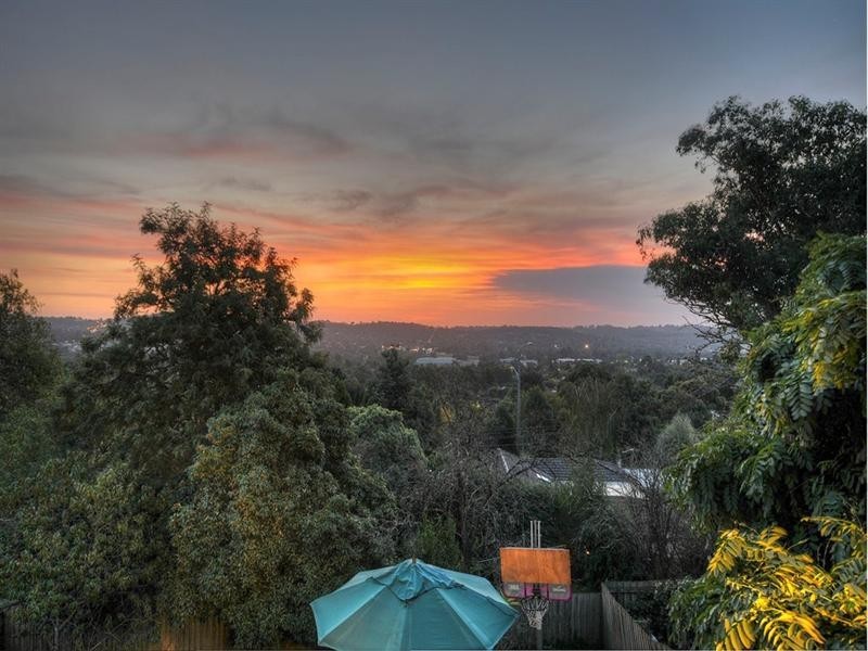 2 MERIDIAN Court, Mooroolbark VIC 3138