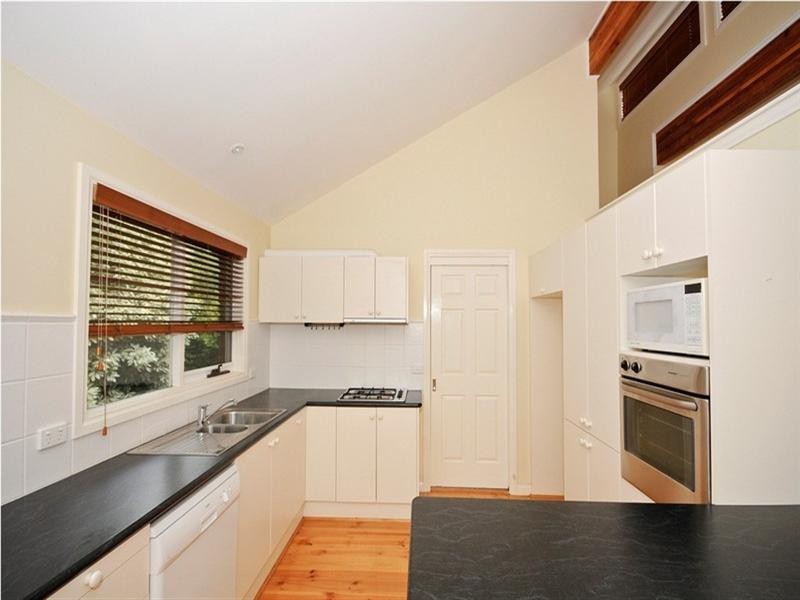 2/60 SURREY ROAD East, Croydon VIC 3136