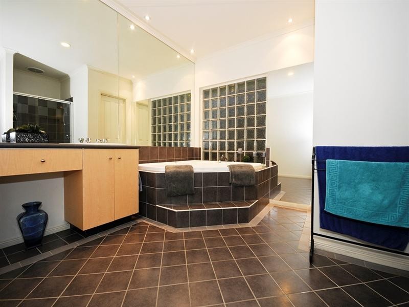 7 LEAHE Way, Chirnside Park VIC 3116