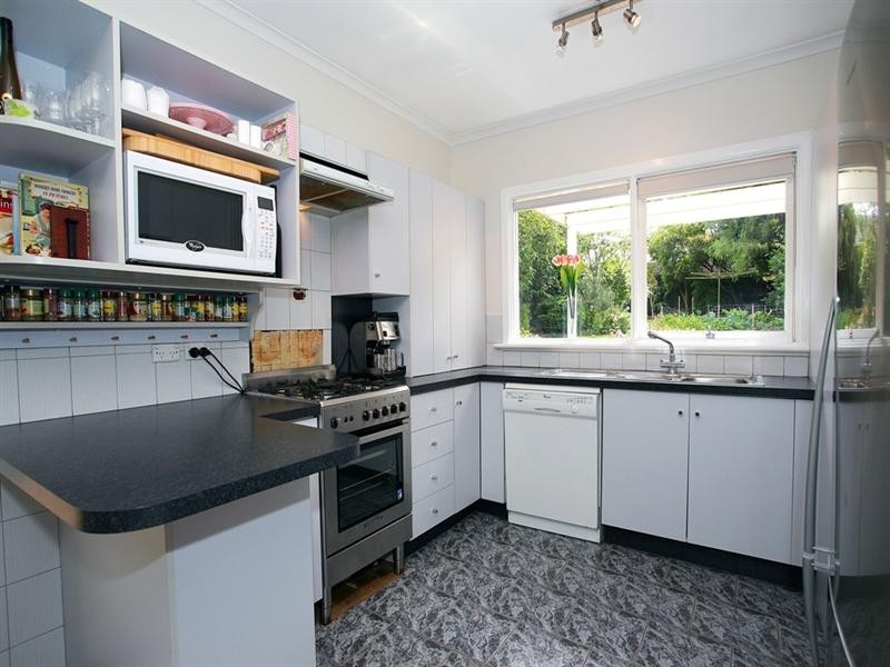 6 CLEGG Avenue, Croydon VIC 3136