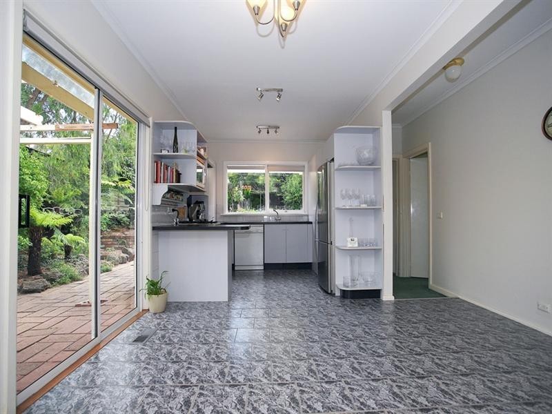 6 CLEGG Avenue, Croydon VIC 3136