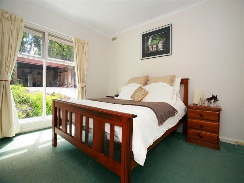 6 CLEGG Avenue, Croydon VIC 3136