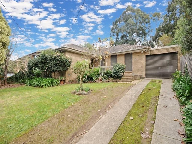 15 McDermott Avenue, Mooroolbark VIC 3138