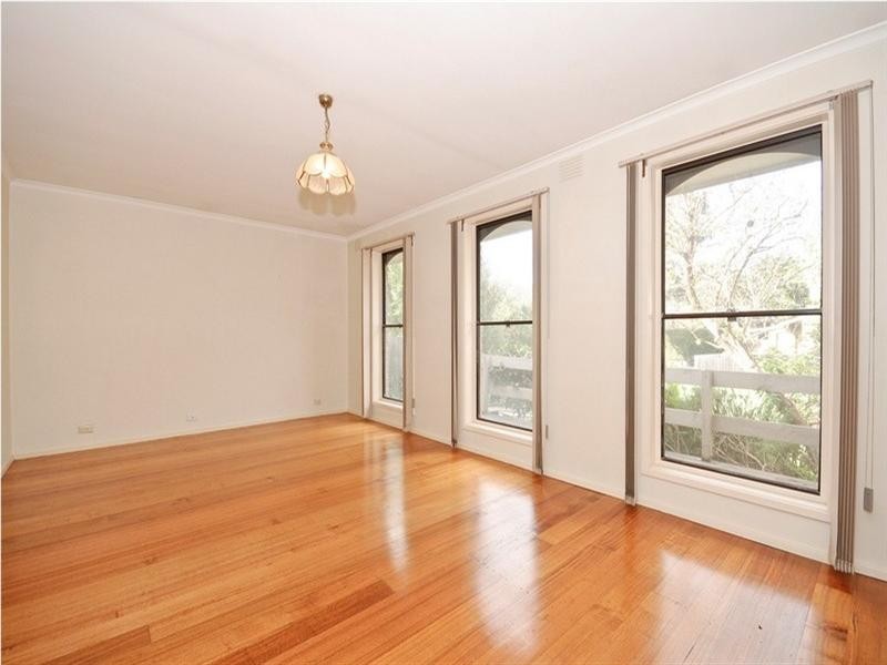 15 McDermott Avenue, Mooroolbark VIC 3138