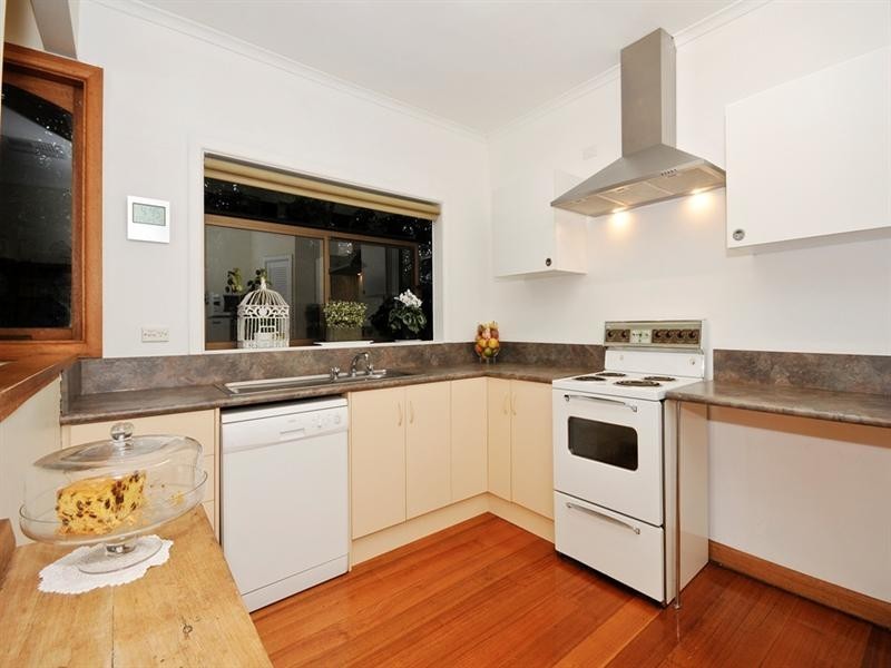 15 NIEL Street, Croydon VIC 3136
