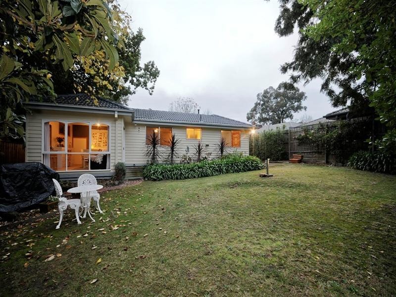 15 NIEL Street, Croydon VIC 3136