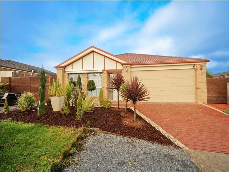 8 Paula Way, Chirnside Park VIC 3116