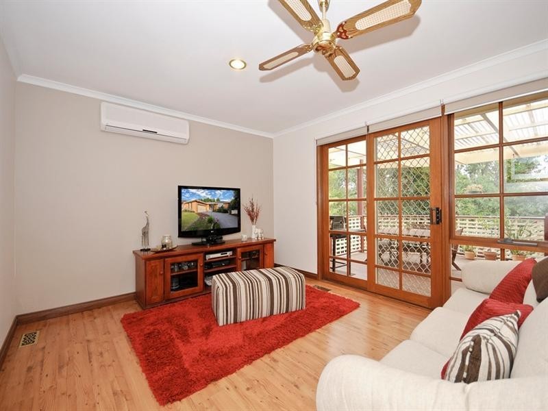 35 ESKDALE Drive, Croydon Hills VIC 3136