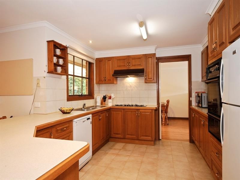 35 ESKDALE Drive, Croydon Hills VIC 3136