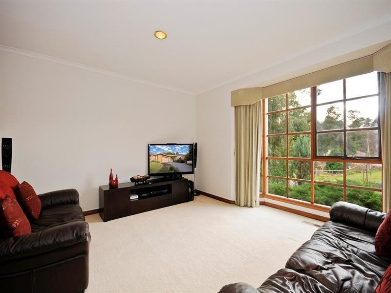 35 ESKDALE Drive, Croydon Hills VIC 3136