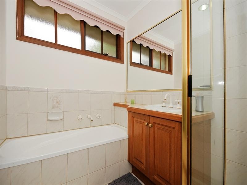 35 ESKDALE Drive, Croydon Hills VIC 3136