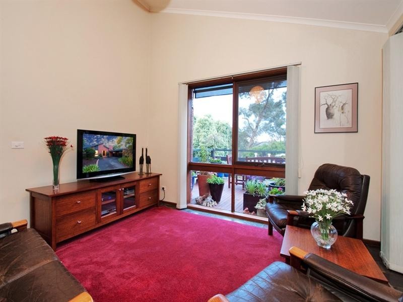 70 NEUPARTH Road, Croydon North VIC 3136