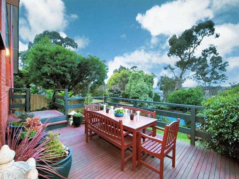 70 NEUPARTH Road, Croydon North VIC 3136