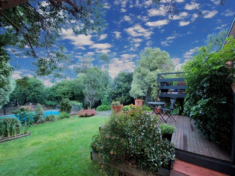 70 NEUPARTH Road, Croydon North VIC 3136