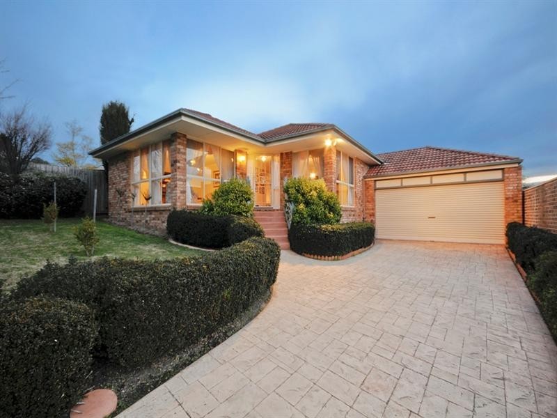 35 CLEARWATER Drive, Lilydale VIC 3140