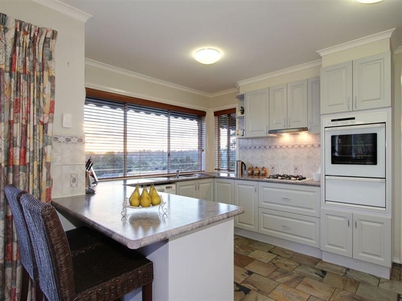 3 BENJAMIN Chase, Mooroolbark VIC 3138