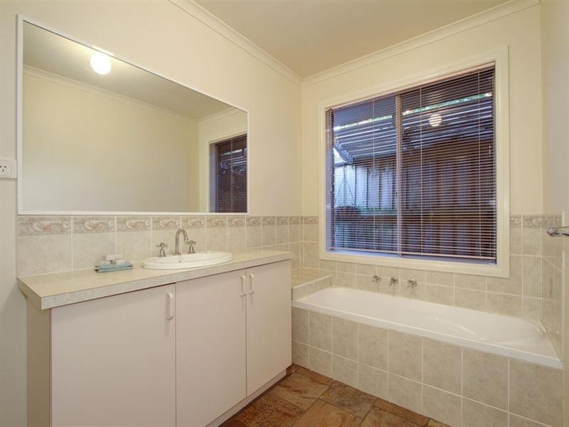 3 BENJAMIN Chase, Mooroolbark VIC 3138