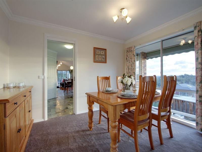 3 BENJAMIN Chase, Mooroolbark VIC 3138