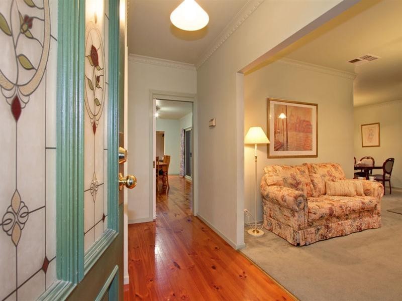 4 ALBURY Court, Croydon North VIC 3136