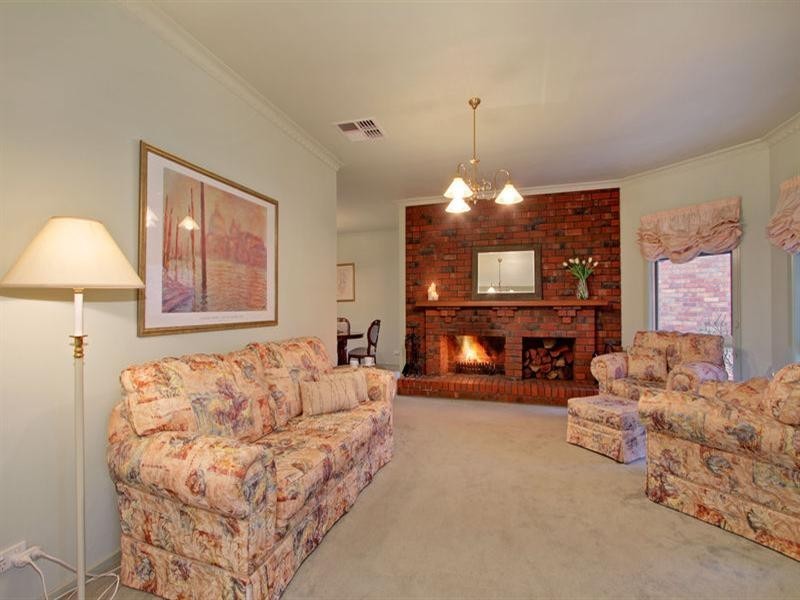 4 ALBURY Court, Croydon North VIC 3136