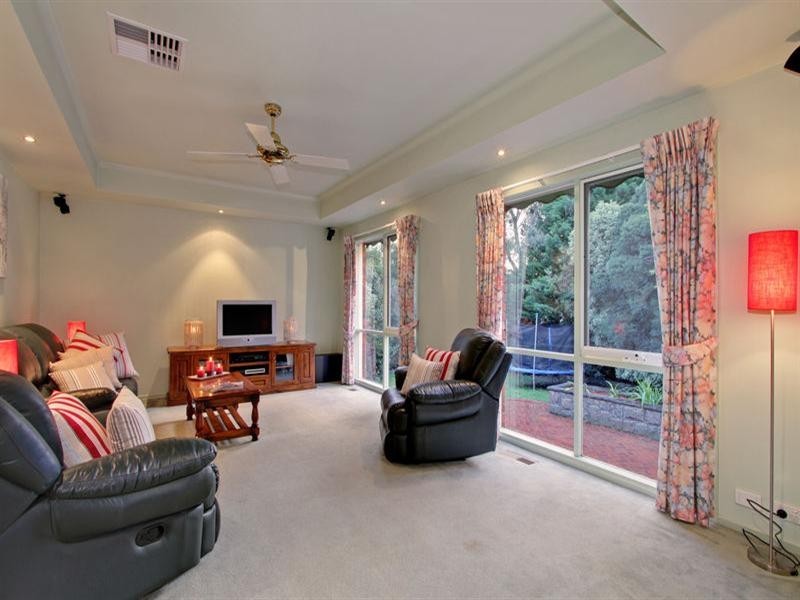 4 ALBURY Court, Croydon North VIC 3136