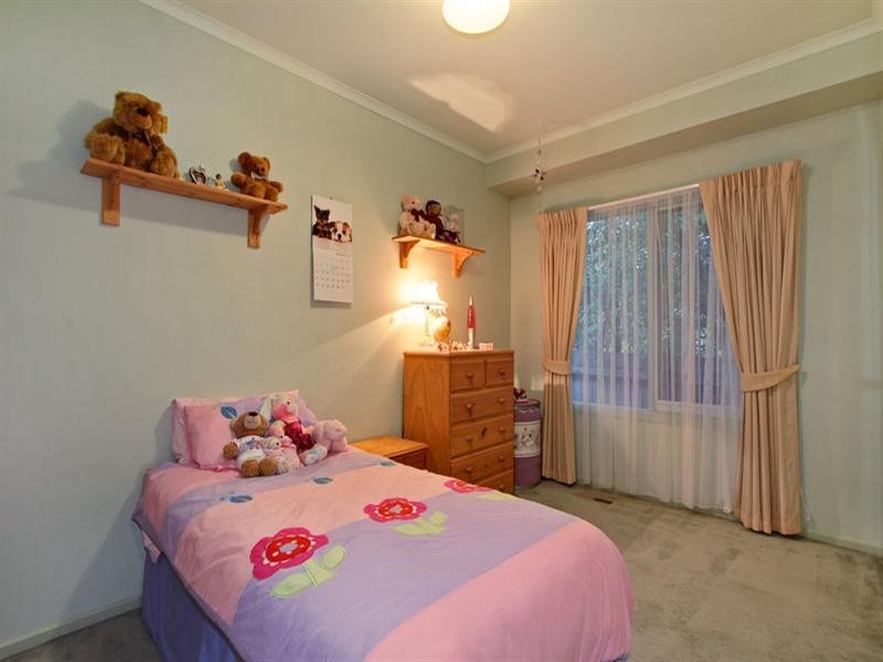 4 ALBURY Court, Croydon North VIC 3136