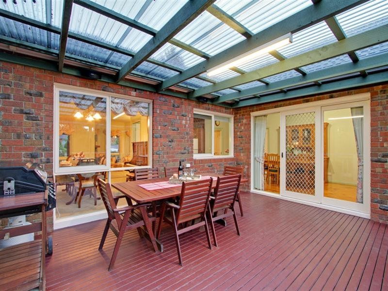 4 ALBURY Court, Croydon North VIC 3136