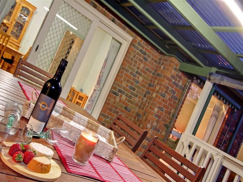 4 ALBURY Court, Croydon North VIC 3136