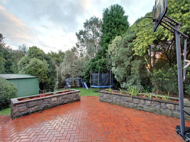 4 ALBURY Court, Croydon North VIC 3136