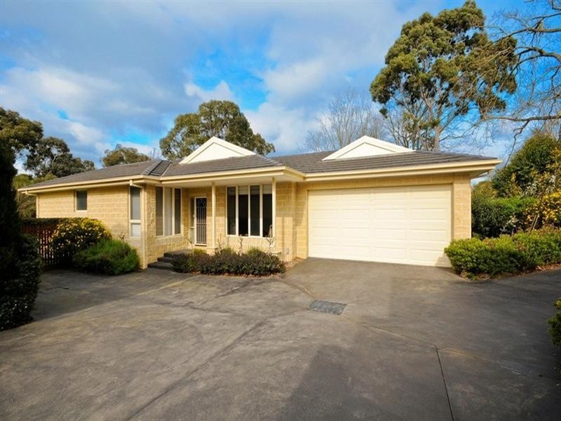 3/4 Lincoln Road, Croydon VIC 3136