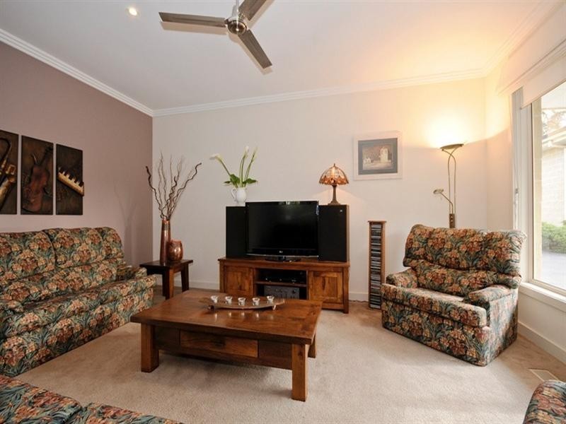 3/4 Lincoln Road, Croydon VIC 3136