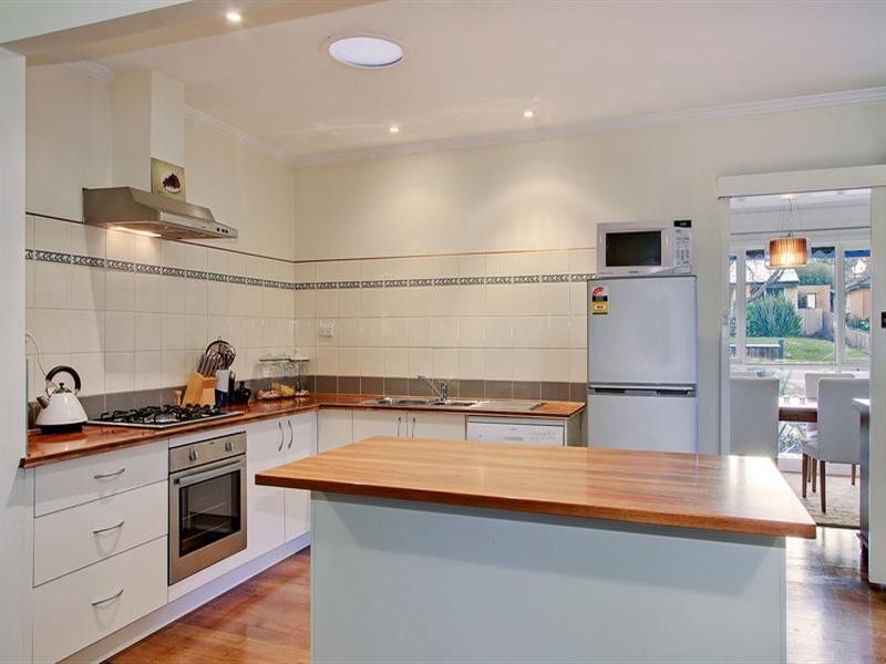 52 KINCUMBER Drive, Croydon VIC 3136