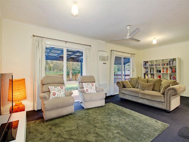 52 KINCUMBER Drive, Croydon VIC 3136