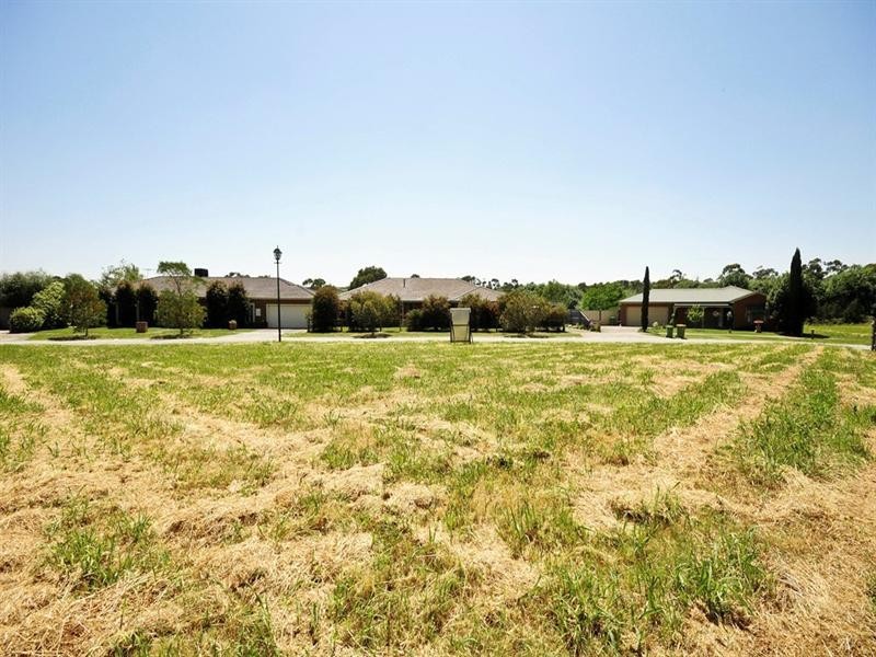 28 GLENPARK Drive, Wonga Park VIC 3115