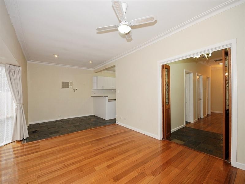 38 MANDOWIE Crescent, Croydon VIC 3136