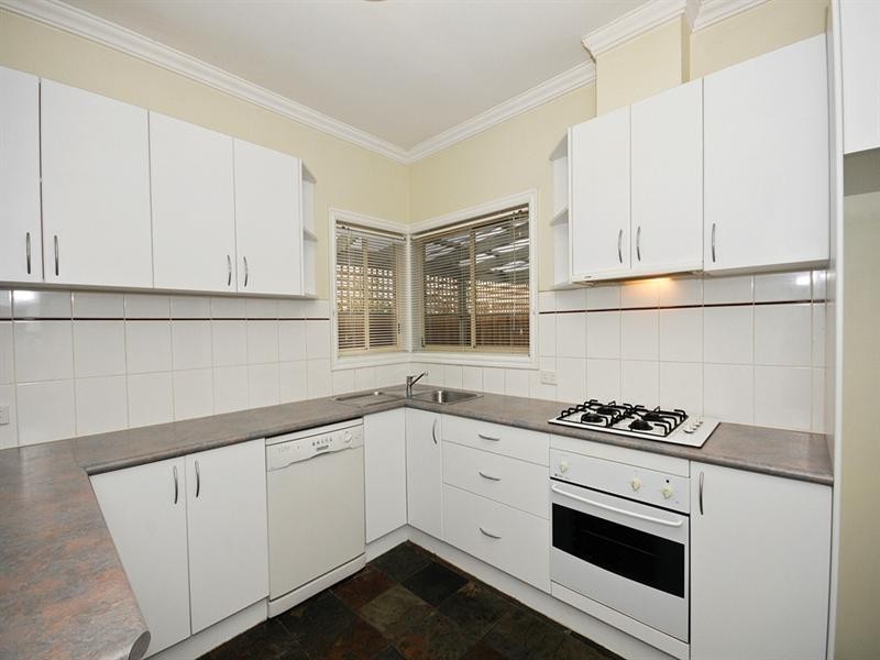 38 MANDOWIE Crescent, Croydon VIC 3136