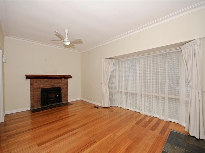 38 MANDOWIE Crescent, Croydon VIC 3136
