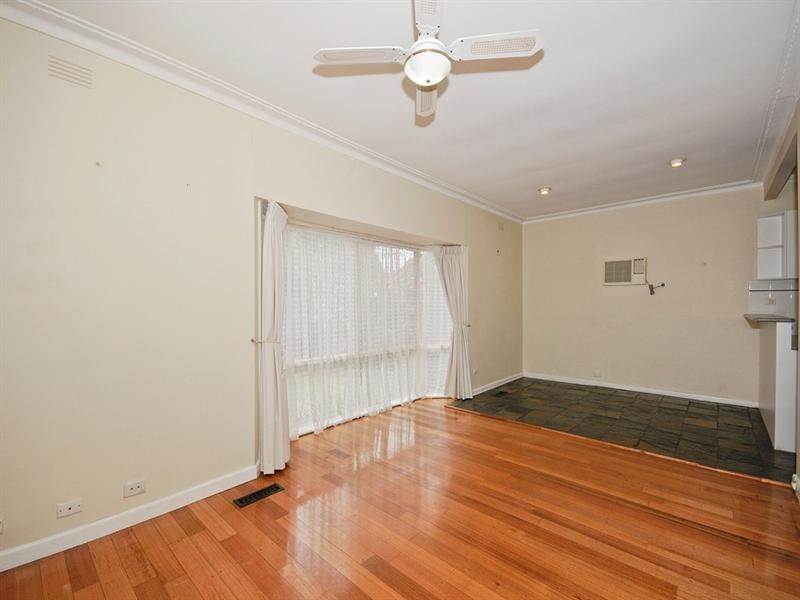 38 MANDOWIE Crescent, Croydon VIC 3136