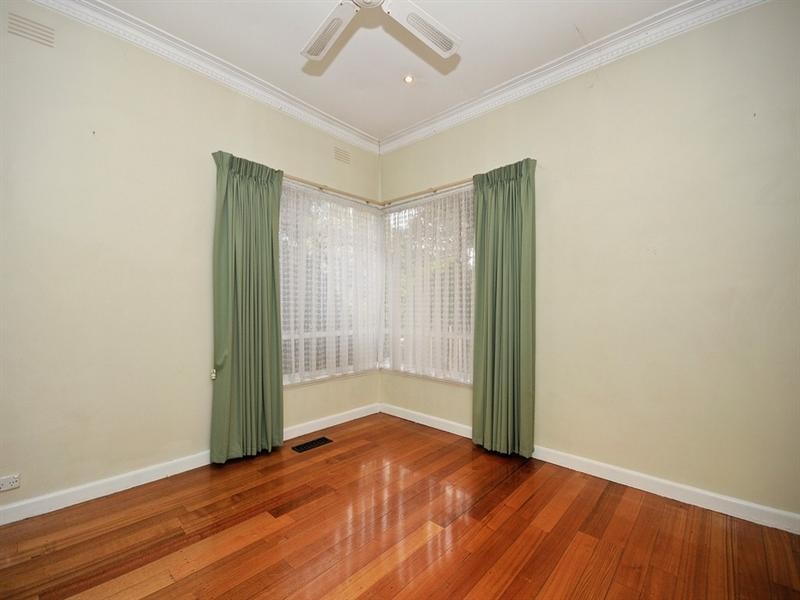 38 MANDOWIE Crescent, Croydon VIC 3136