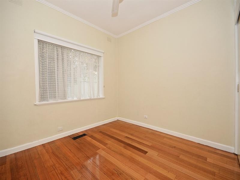 38 MANDOWIE Crescent, Croydon VIC 3136