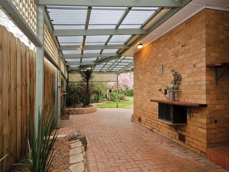 38 MANDOWIE Crescent, Croydon VIC 3136