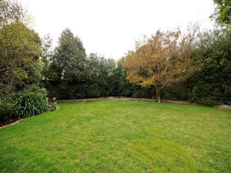 38 MANDOWIE Crescent, Croydon VIC 3136