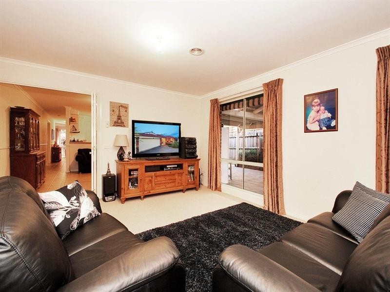 11 PACIFIC Drive, Mooroolbark VIC 3138