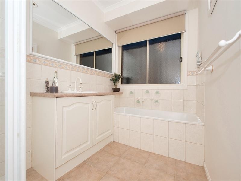 11 PACIFIC Drive, Mooroolbark VIC 3138