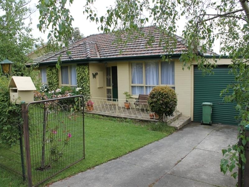 3 Vonadawn Avenue, Ringwood East VIC 3135