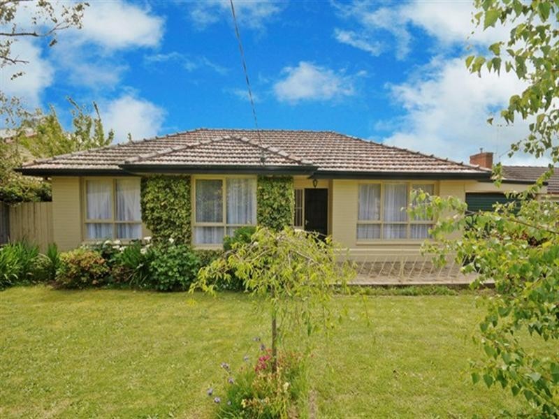 3 Vonadawn Avenue, Ringwood East VIC 3135