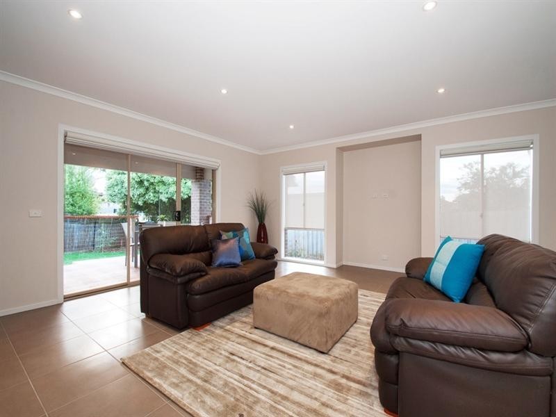 12 MEADOWGATE Drive, Chirnside Park VIC 3116